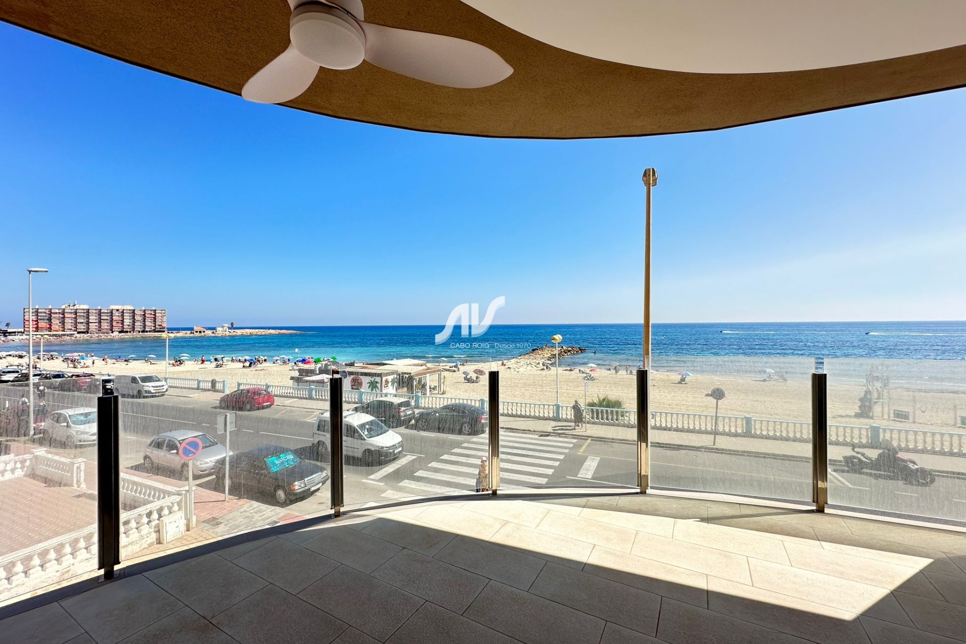 apartamento de lujo a estrenar en primera línea de Los Locos Torrevieja