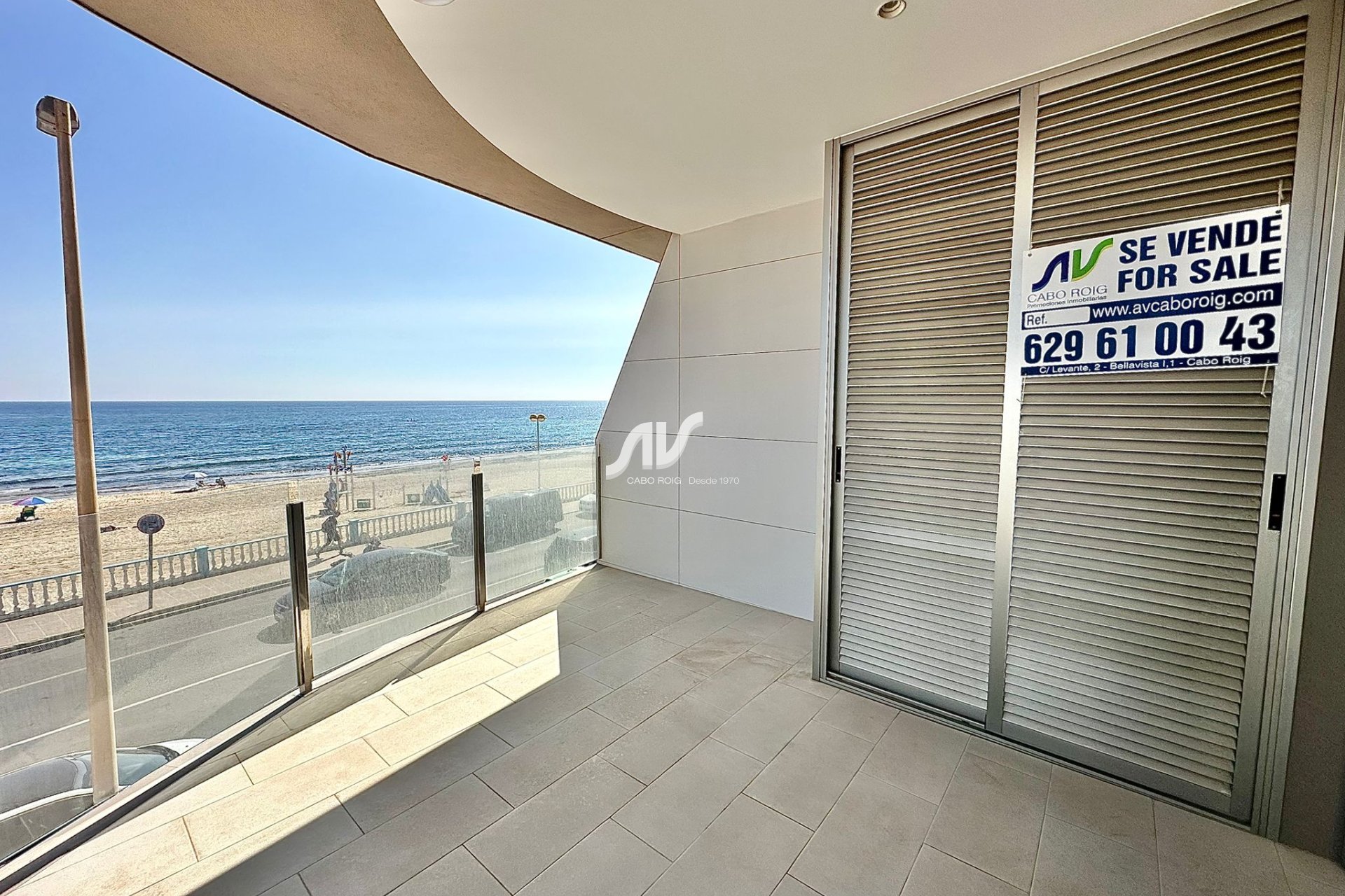 Apartamento de nueva construcción en primera línea de playa de los Locos en Torrevieja