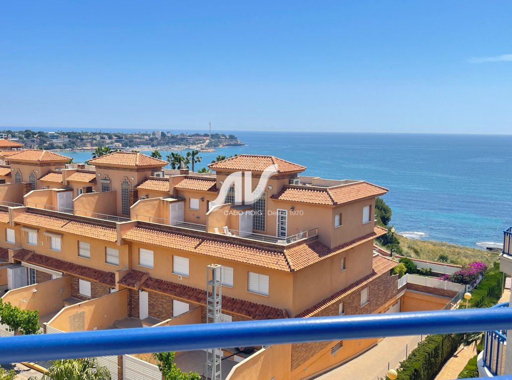 Ático en primera línea de Aguamarina con vistas al mar