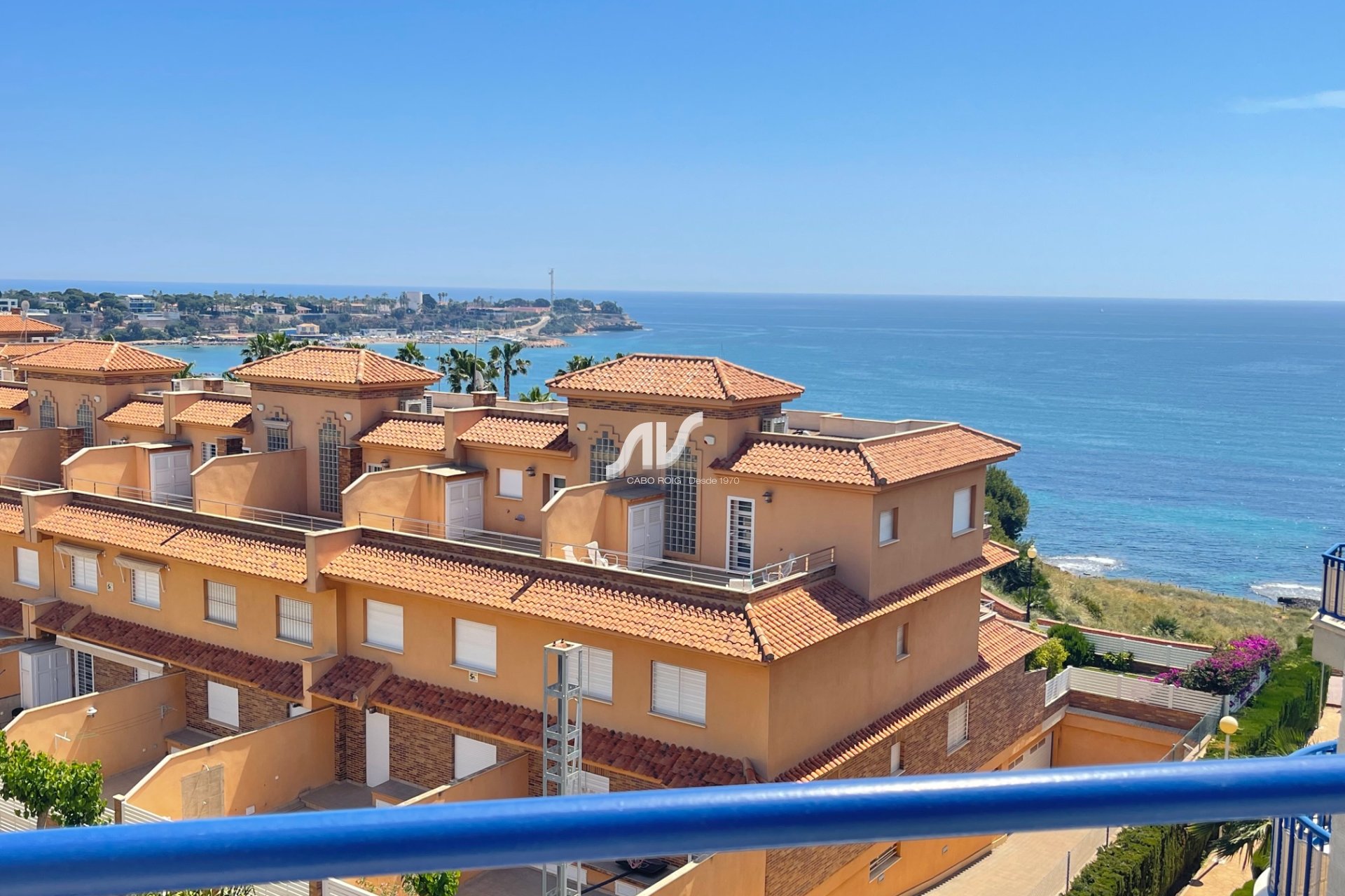 Ático en primera línea de Aguamarina con vistas al mar