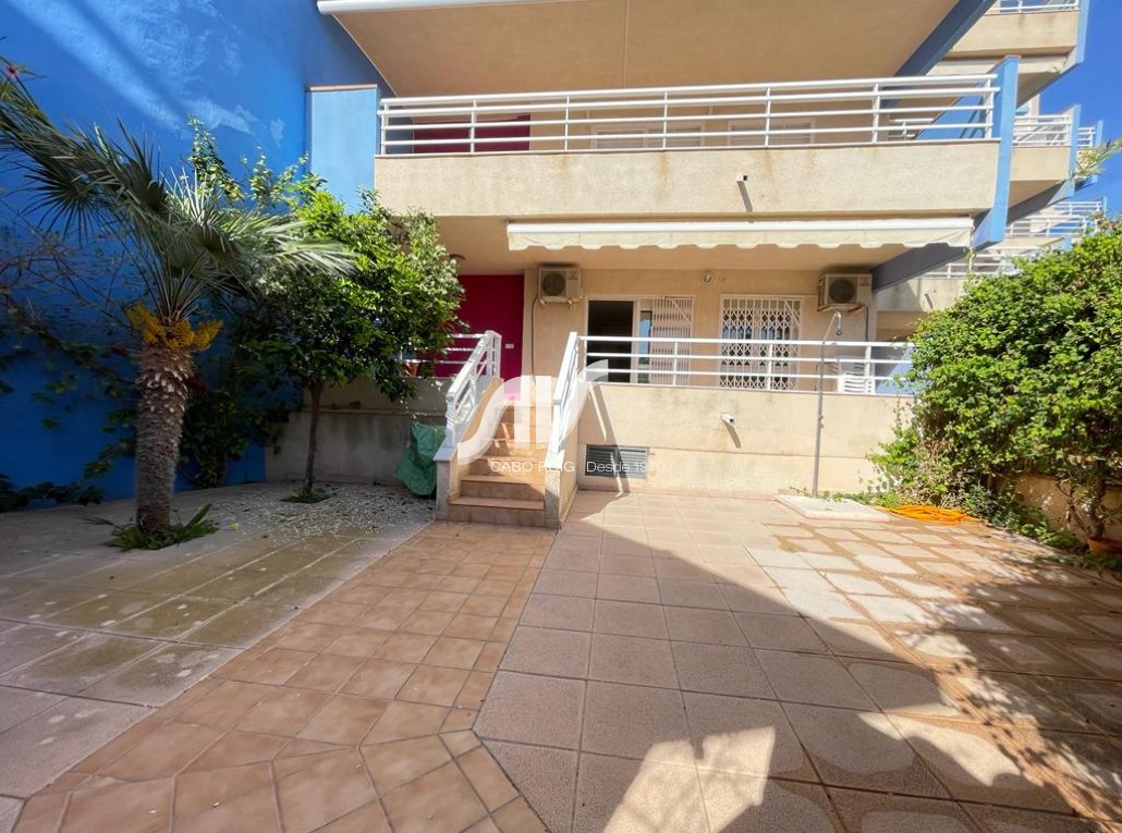 Bungalow con jardín en residencial en primera línea de mar en Aguamarina