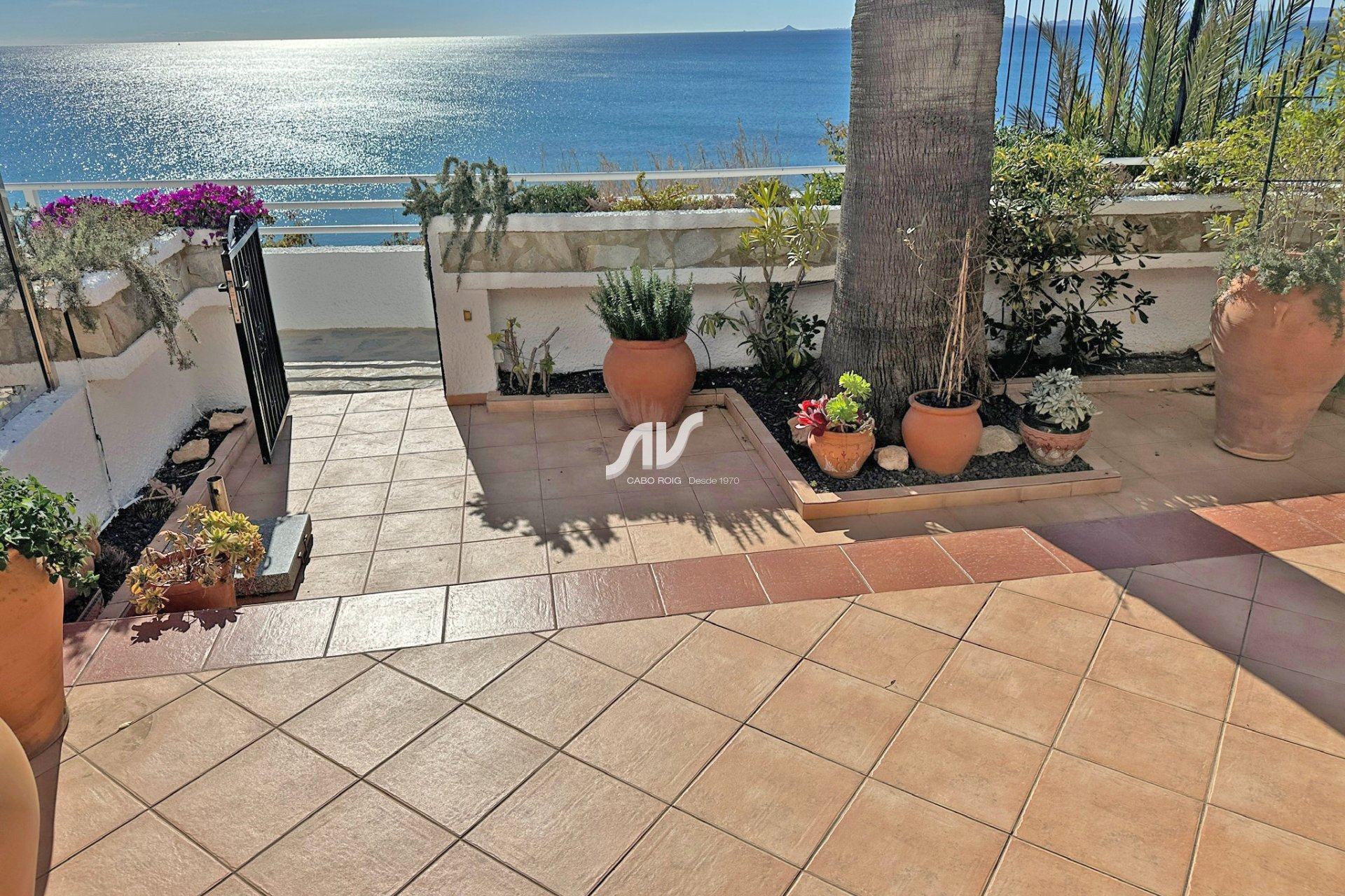 Bungalow en venta en primera línea de Cabo Roig