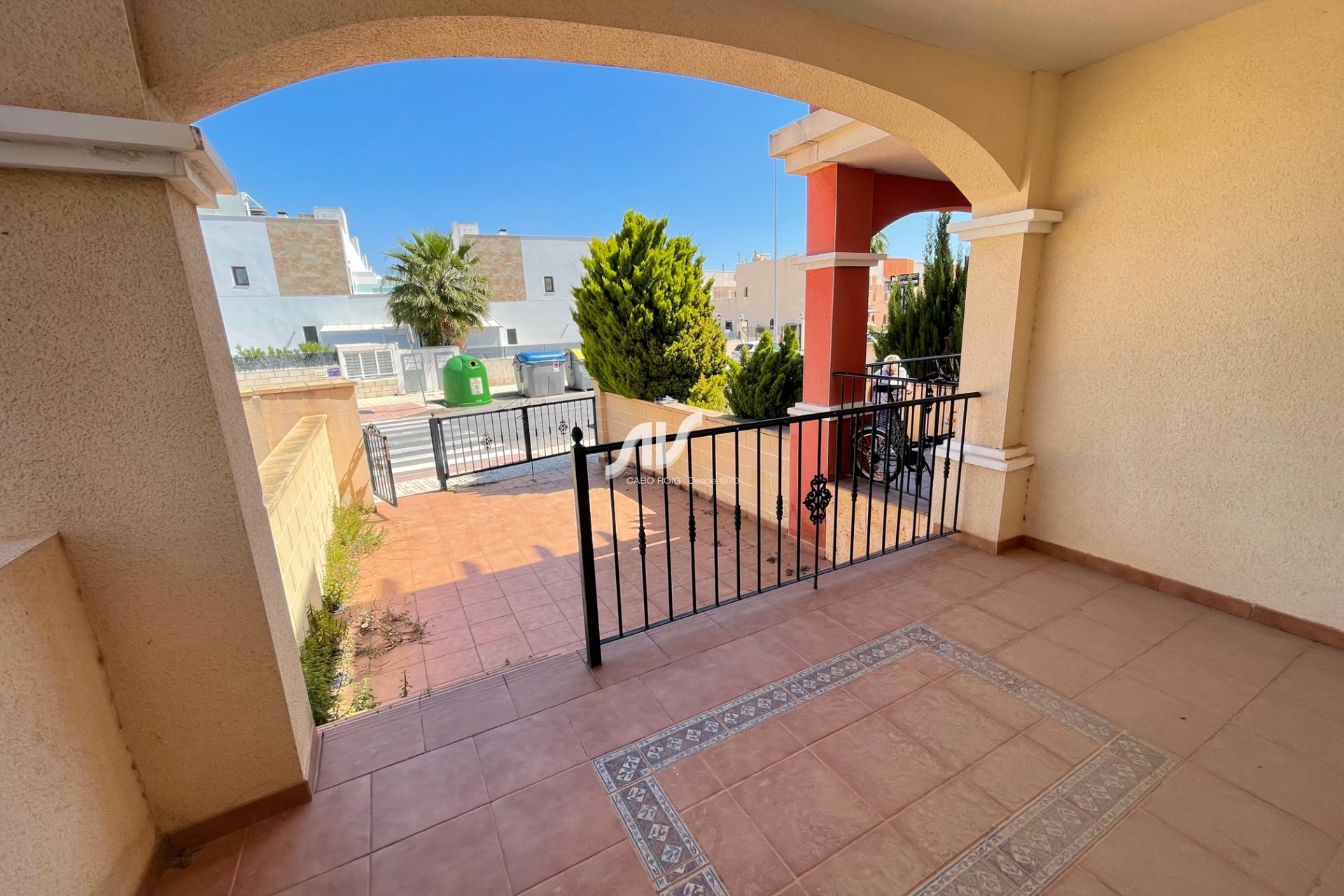 Casa adosada con jardín en venta Orihuela Costa