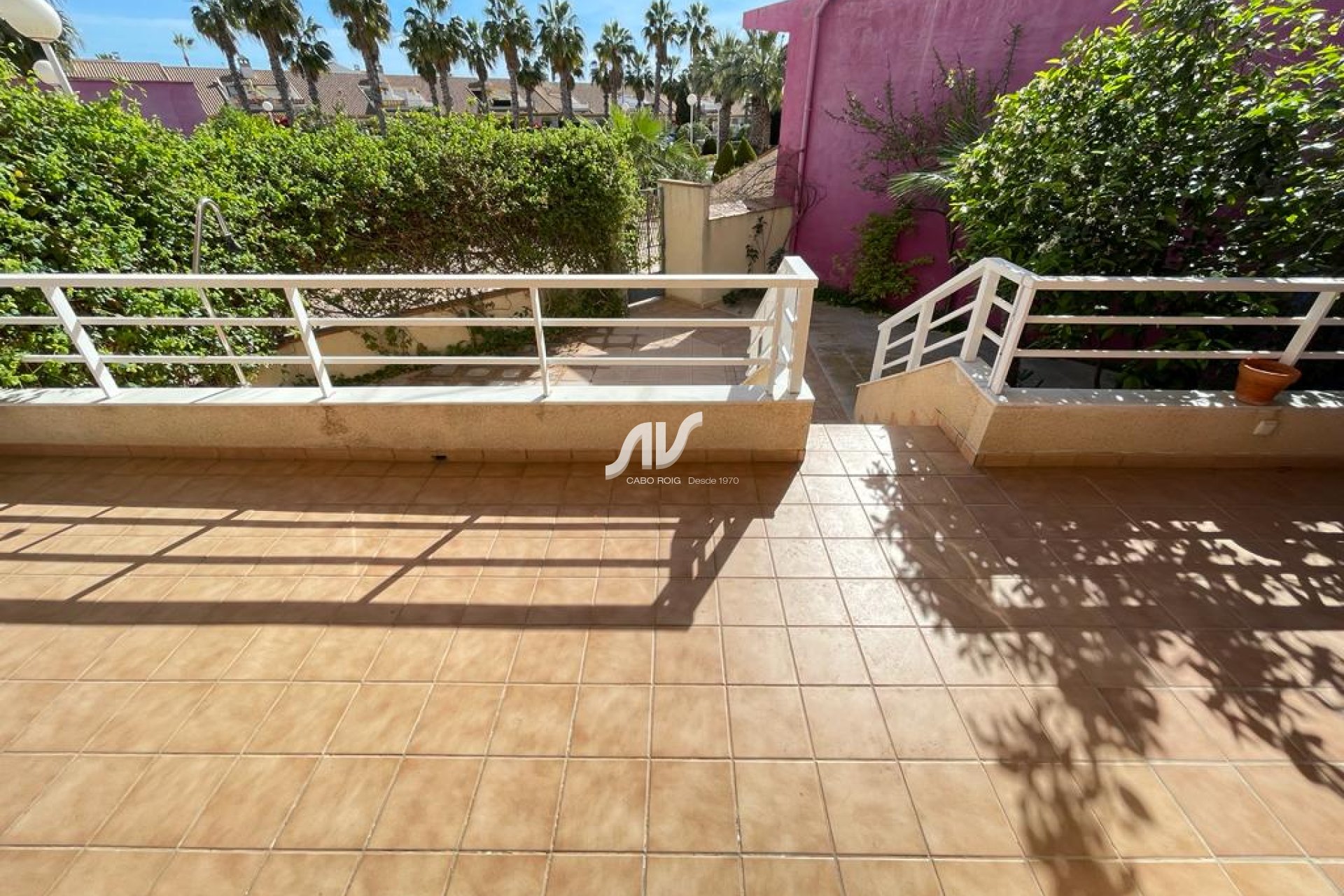 Casa en venta con jardín privado en Calas de Cabo Roig, Aguamarina