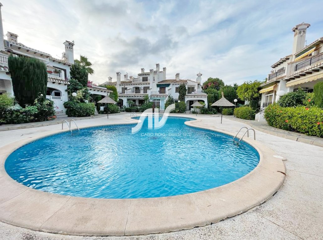Casa en venta en Cabo Roig cerca de Cala Capitán