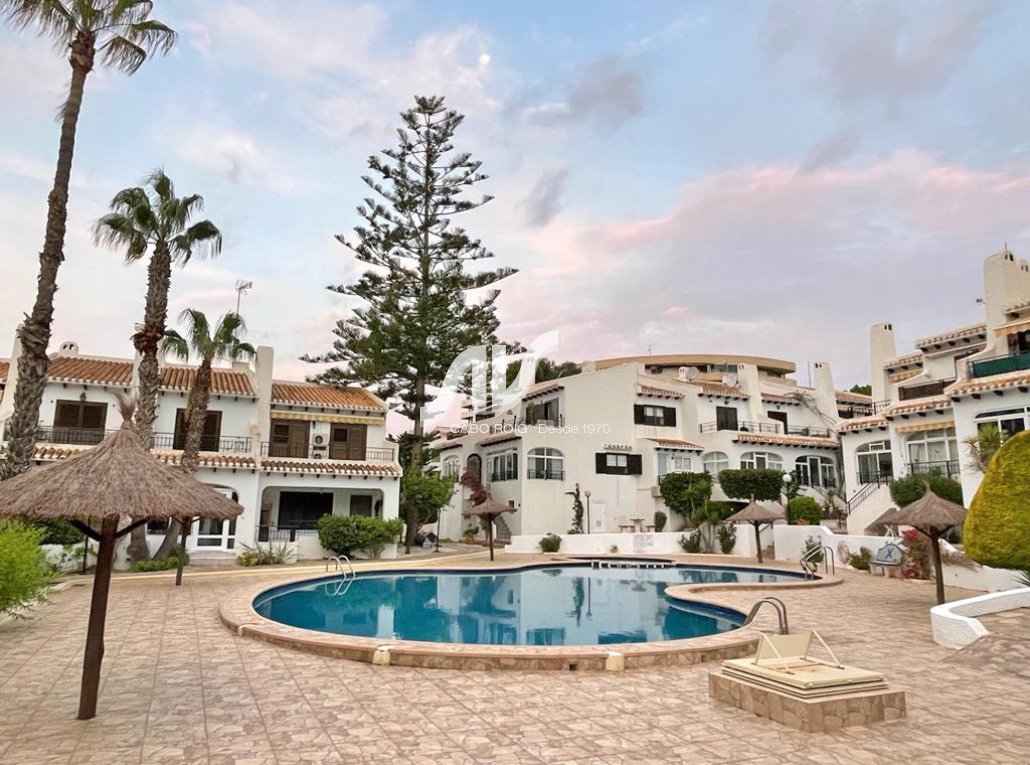 Chalet adosado en venta en Cabo Roig Los Angius I