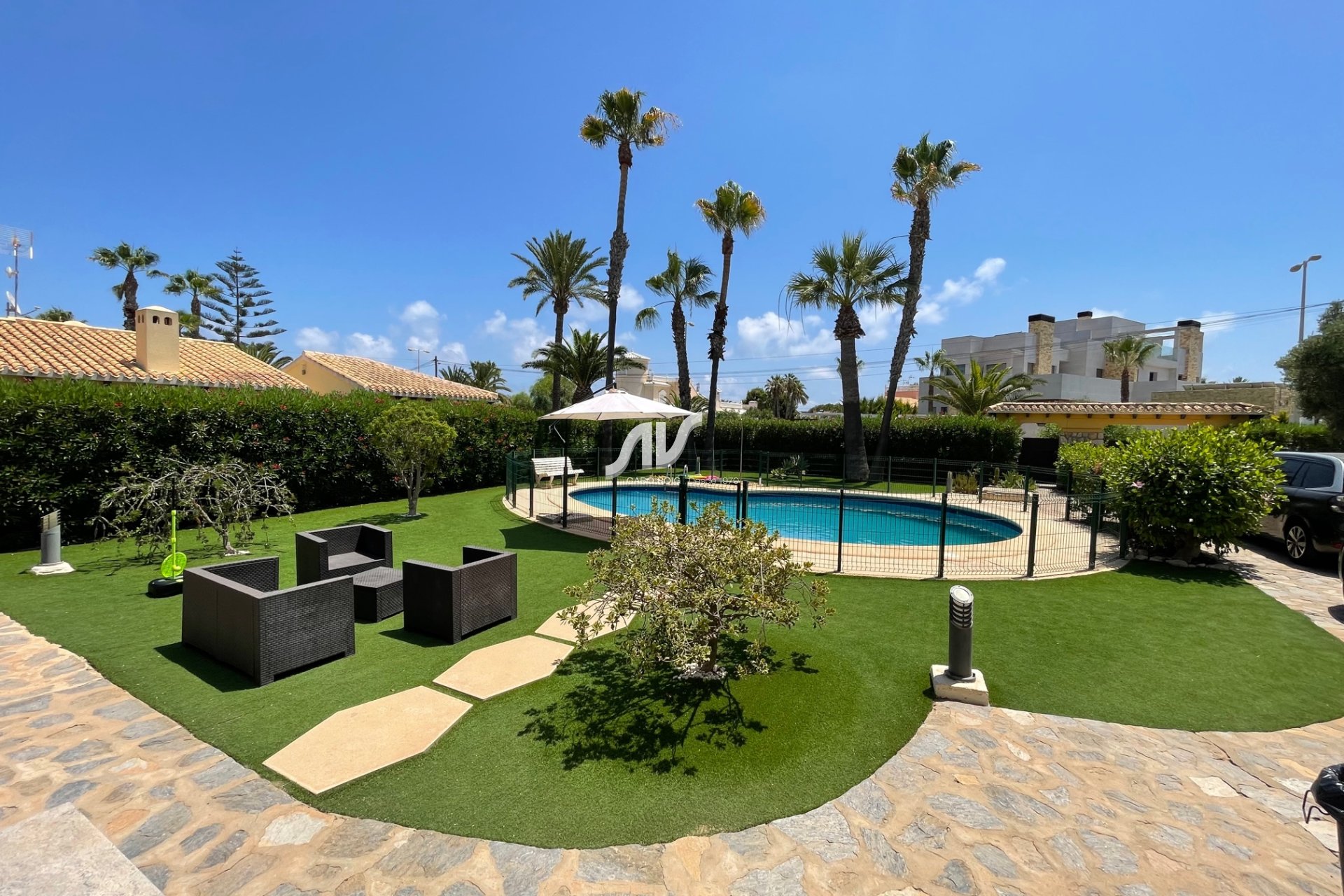 Chalet con piscina y jardín en Cabo Roig cerca de la playa de La Caleta y Cala Capitán