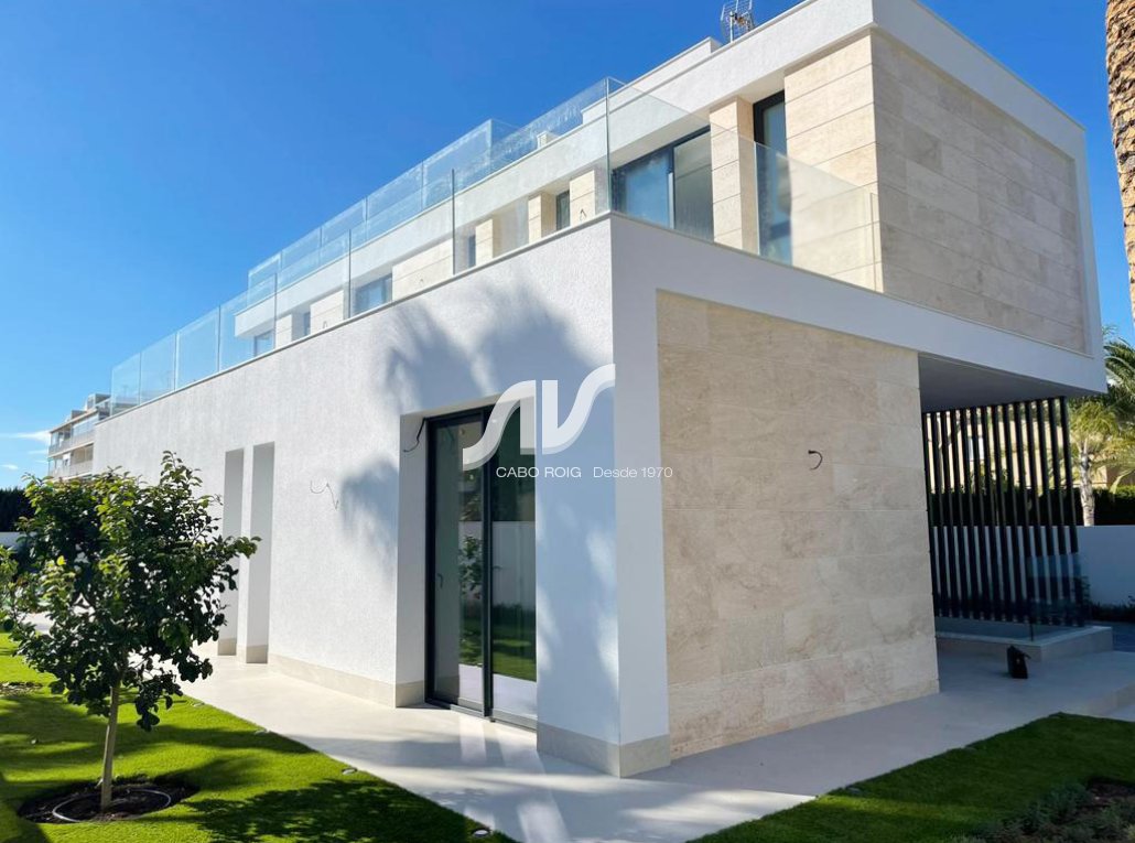 Chalet de lujo de nueva construcción a estrenar en La Zenia