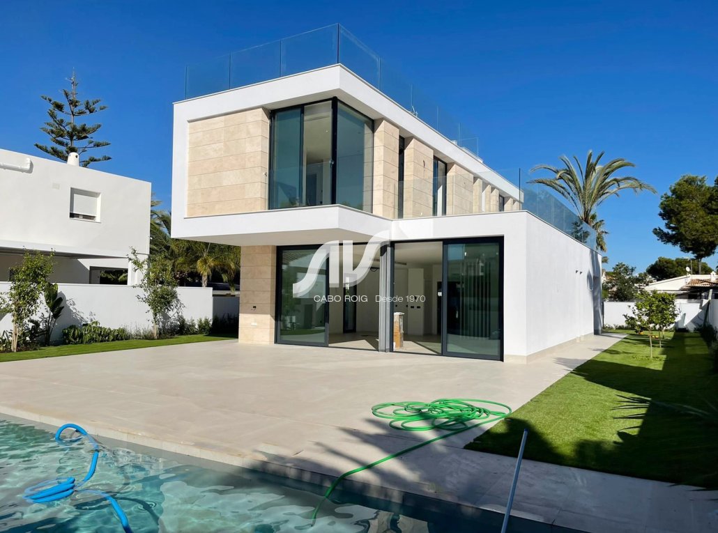 Chalet de obra nueva en La Zenia Orihuela Costa