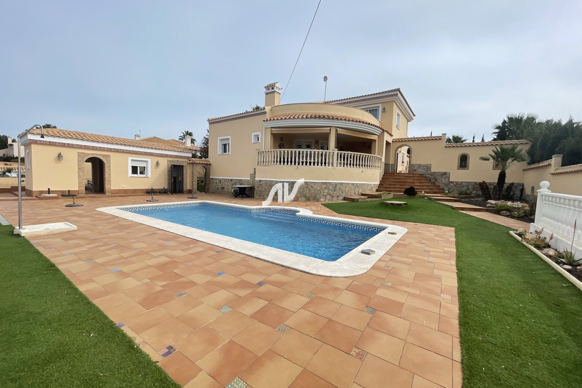 Chalet de reciente construcción en Cabo Roig cerca de la playa