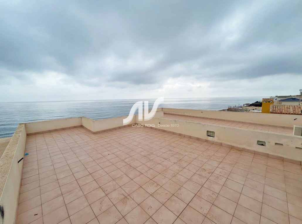 Chalet en primera línea parcela vistas al mar en Cabo Roig Cala Capitán