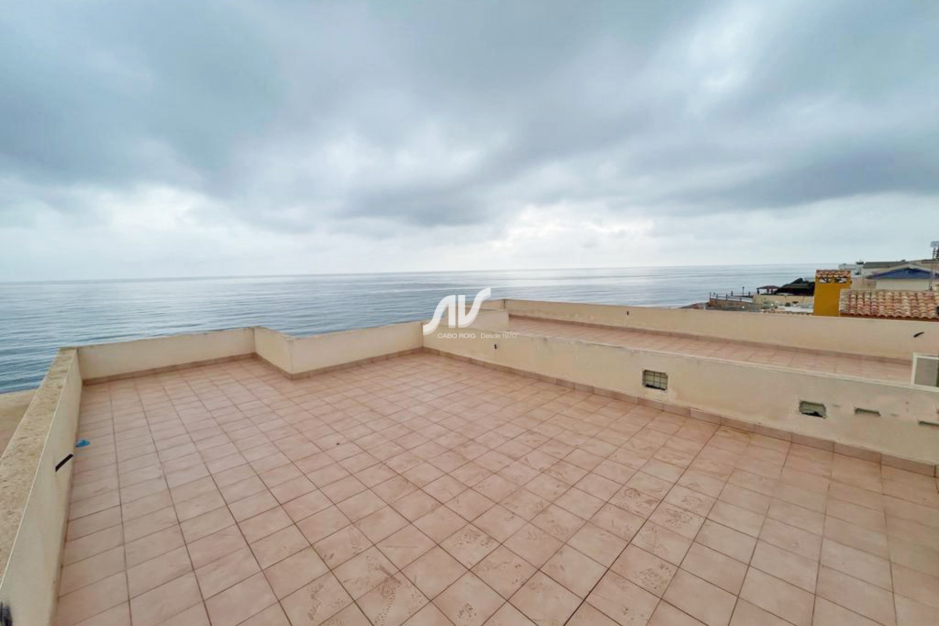 Chalet en primera línea parcela vistas al mar en Cabo Roig Cala Capitán