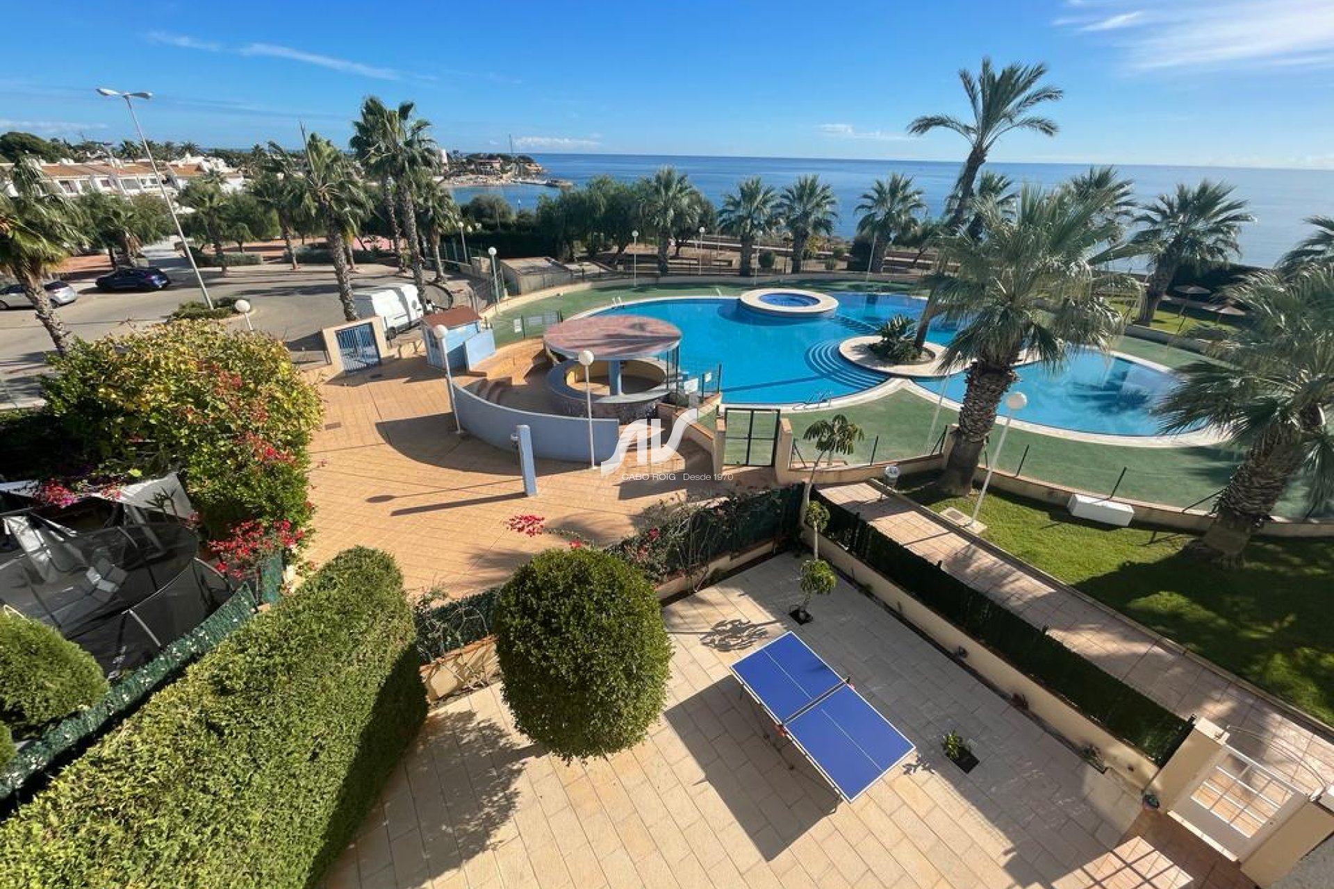 Chalet en venta con vistas al mar en Calas de Campoamor en Cabo Roig 