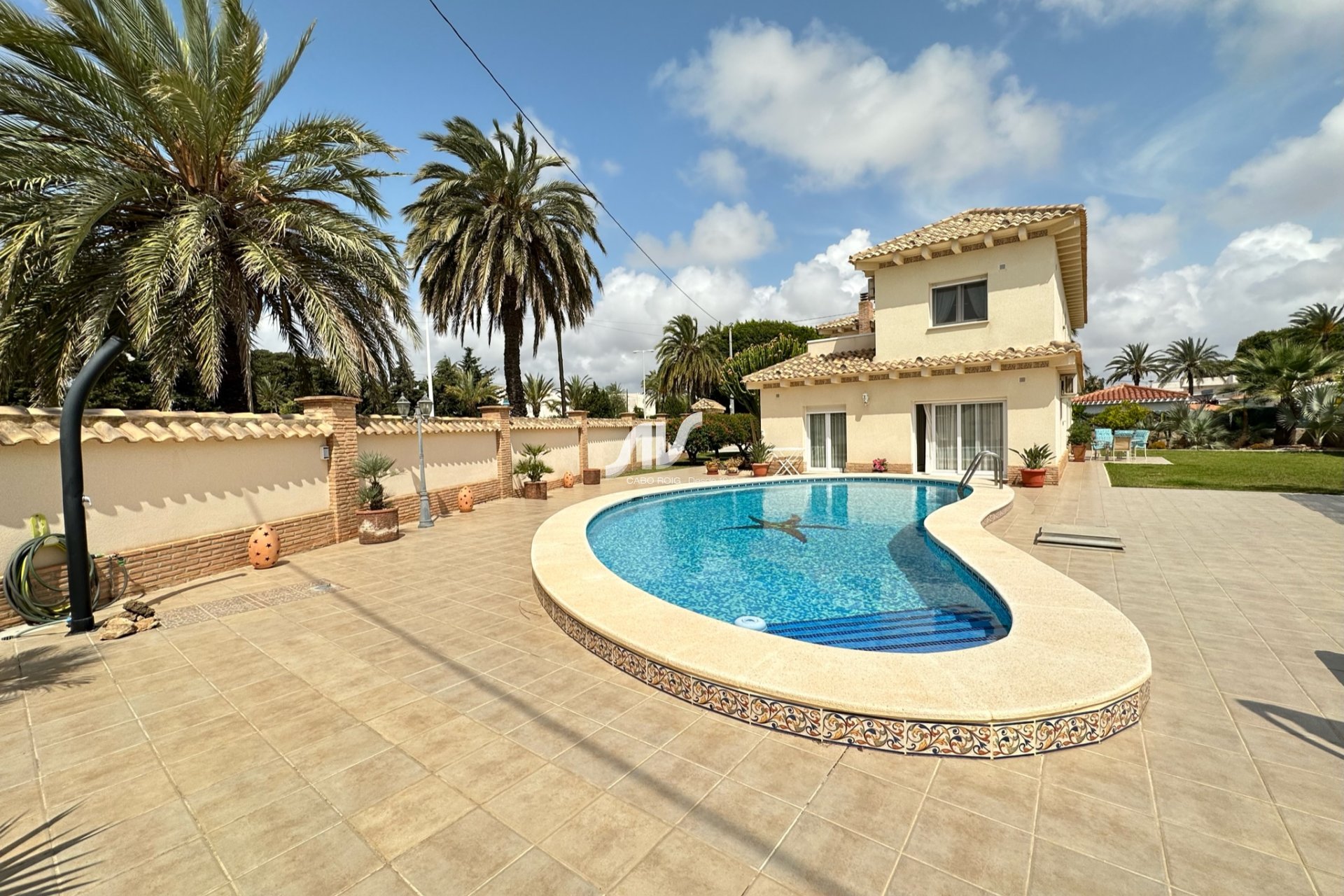 Chalet en venta en Cabo Roig junto a la playa La Caleta