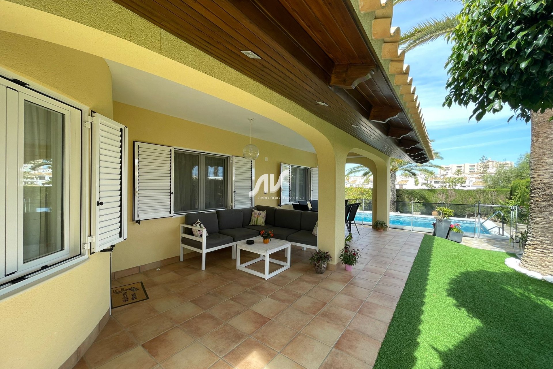 Chalet reformado de lujo en Cabo Roig con piscina y jardín