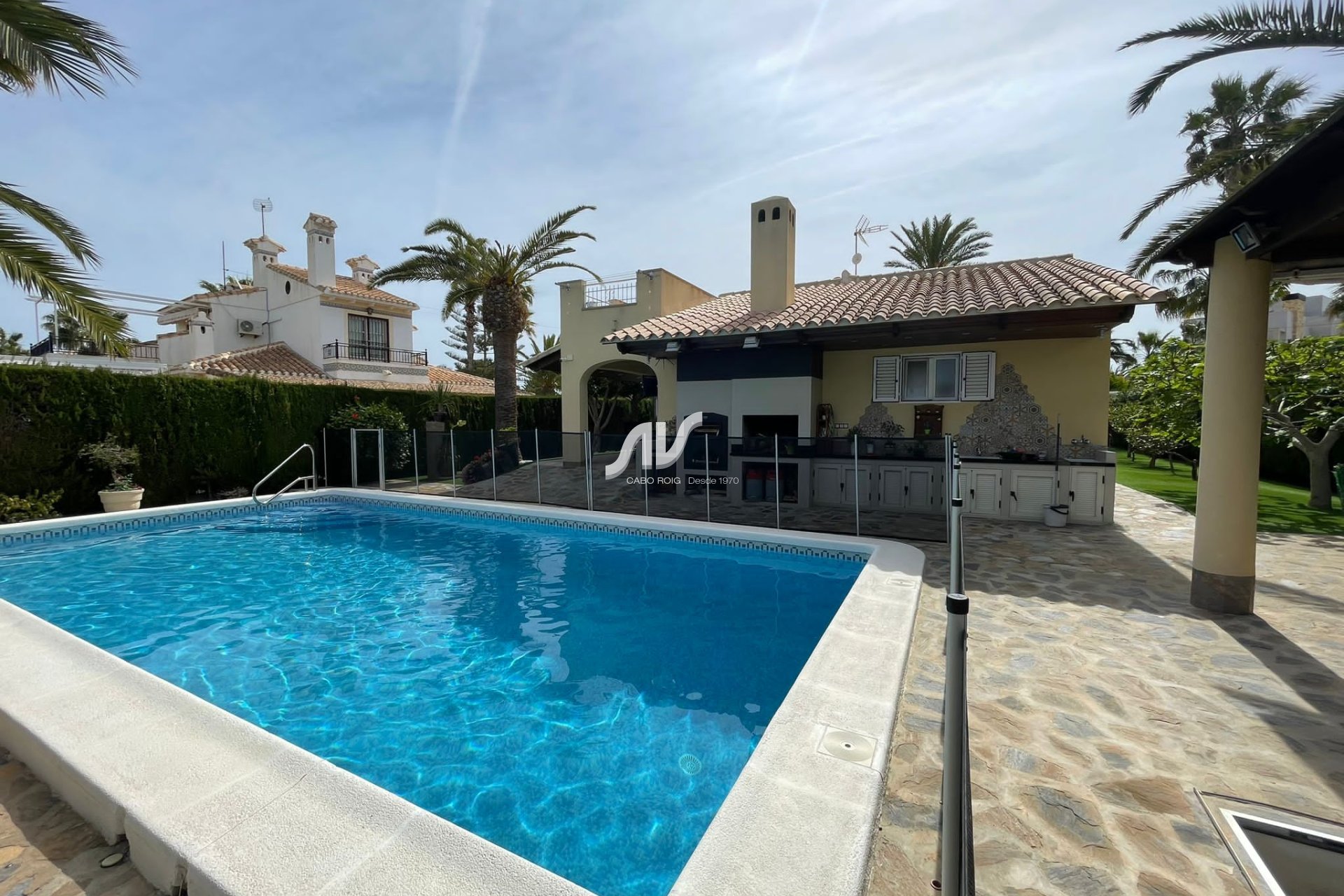 Chalet reformado en Cabo Roig junto a la playa de Cala Capitán y La Caleta