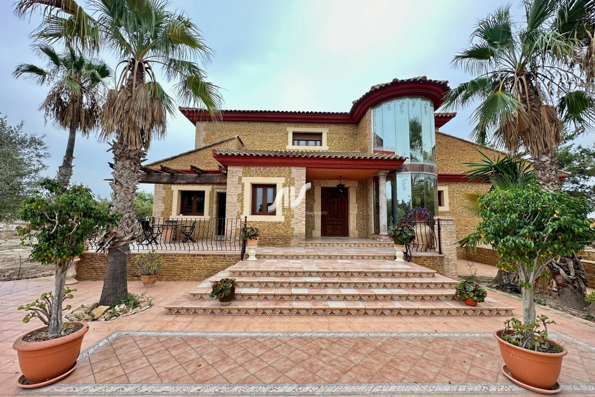 chalet rústico con gran terreno y piscina