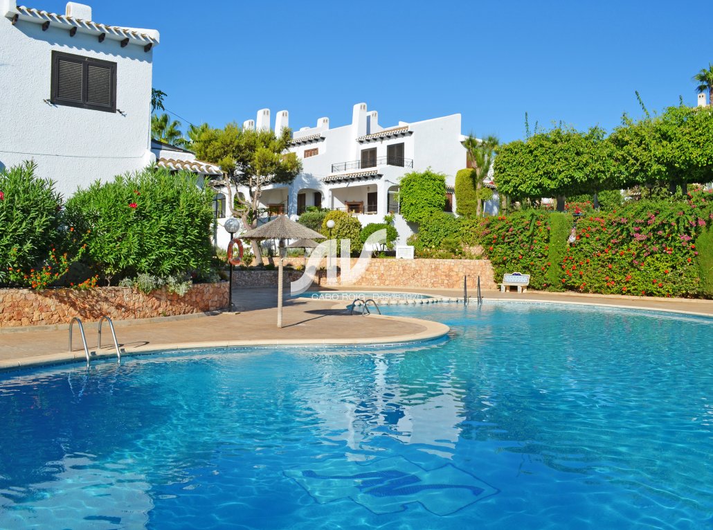 Dúplex en venta en Cabo Roig en residencial Los Angius junto a la playa de La Caleta