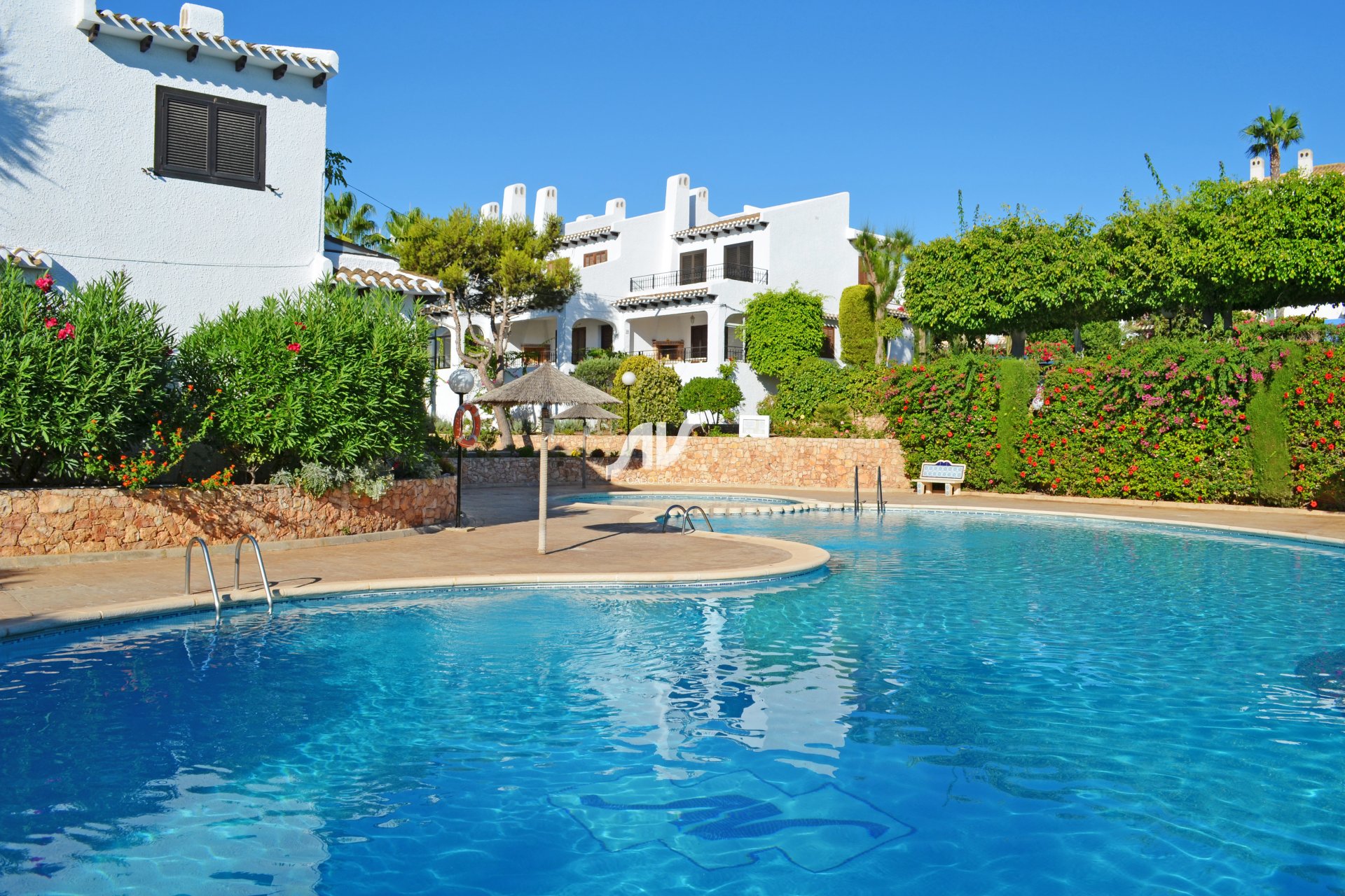 Dúplex en venta en Cabo Roig en residencial Los Angius junto a la playa de La Caleta