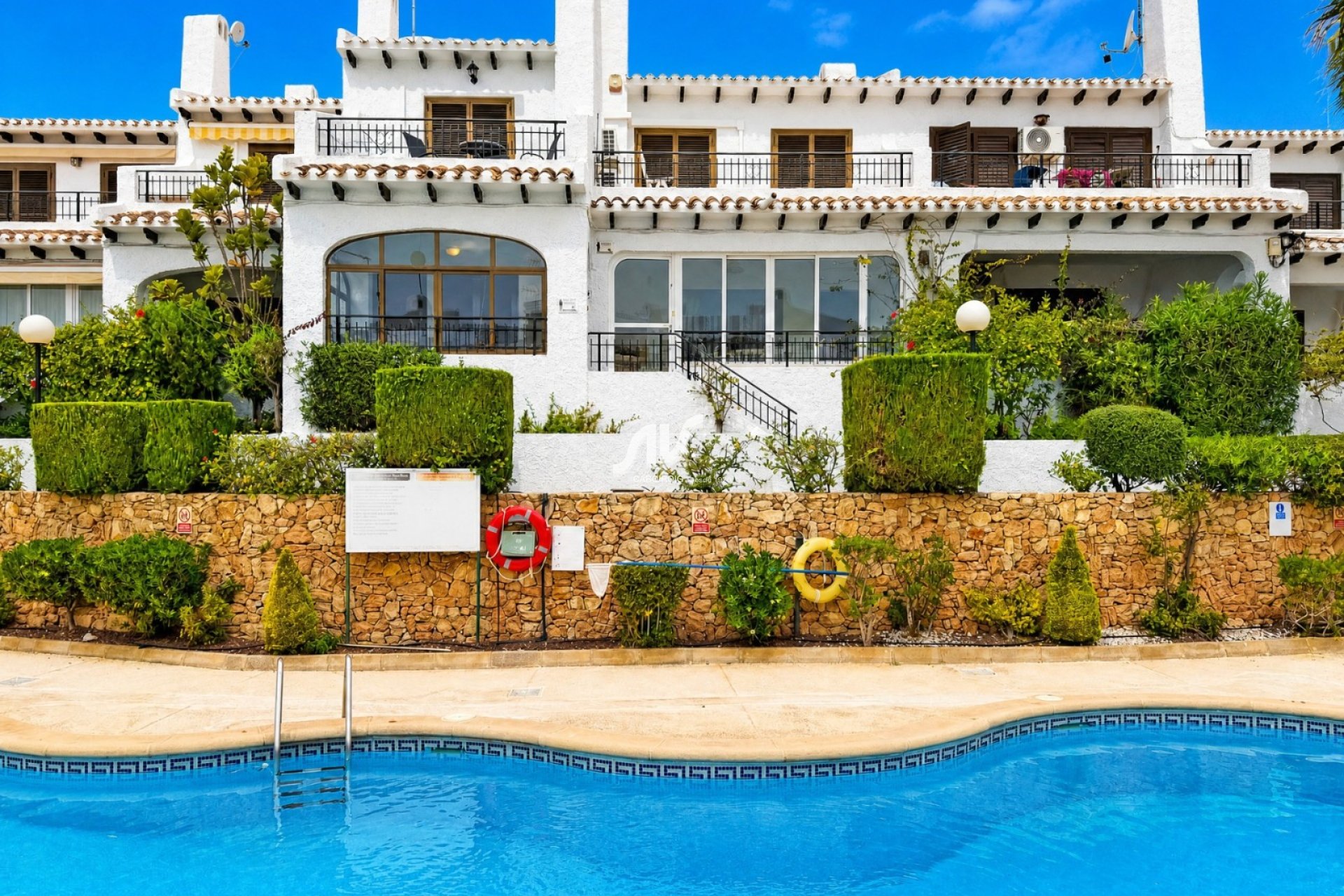 Dúplex en venta en residencial Los Angius de Cabo Roig junto a la playa de La Caleta 