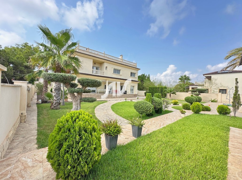 Odsprzedaż - Villa - Orihuela Costa - Cabo Roig