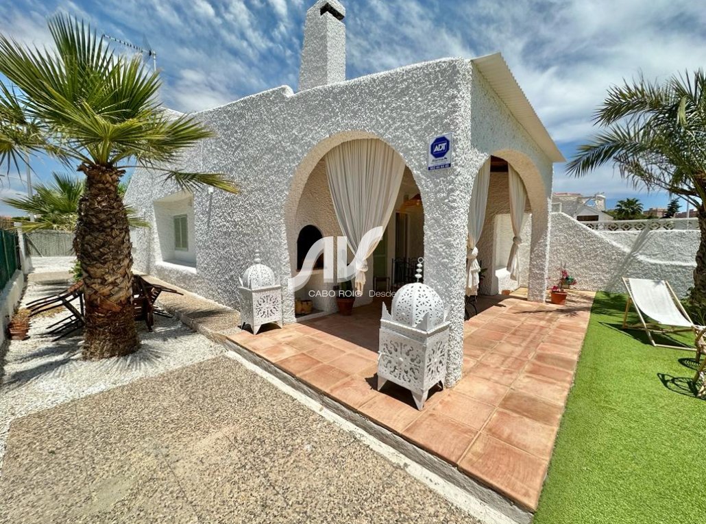 Odsprzedaż - Villa - Orihuela Costa - Campoamor