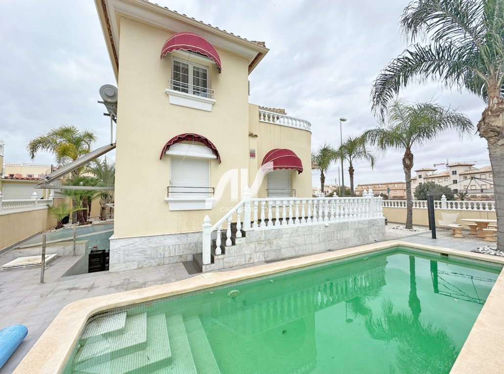 Odsprzedaż - Villa - Orihuela Costa - La Zenia II
