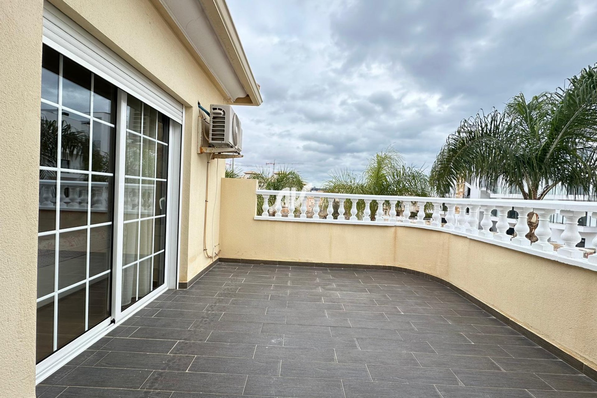 Odsprzedaż - Villa - Orihuela Costa - La Zenia II