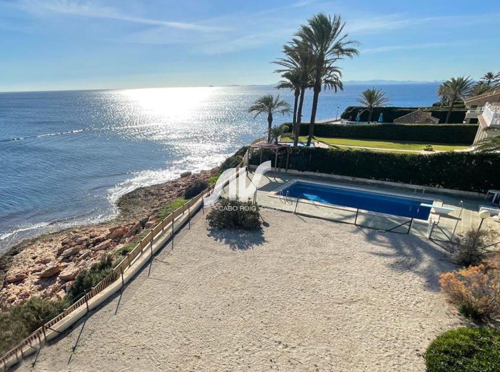 Parcela en primera línea de mar de Cabo Roig