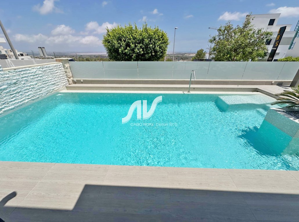 Resale - Villa - San Miguel de Salinas - Urb. Ciudad de las Comunicaciones