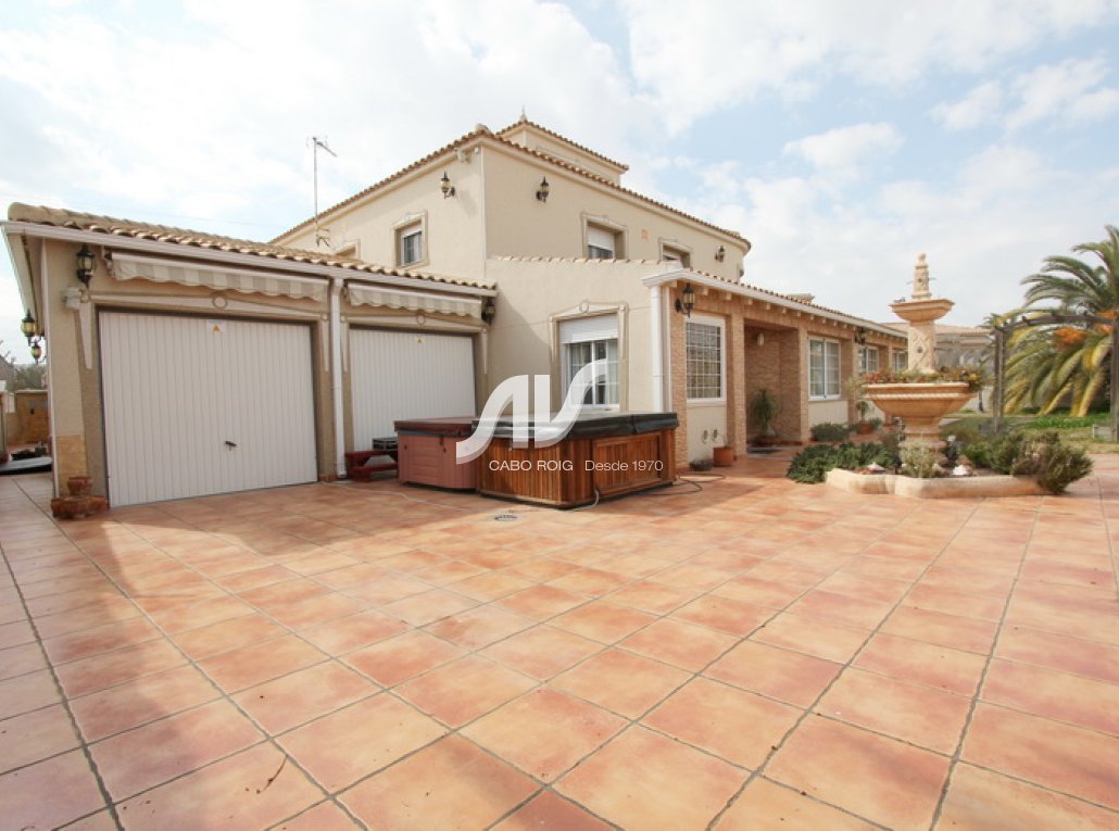 Resale - Villa - Torrevieja
