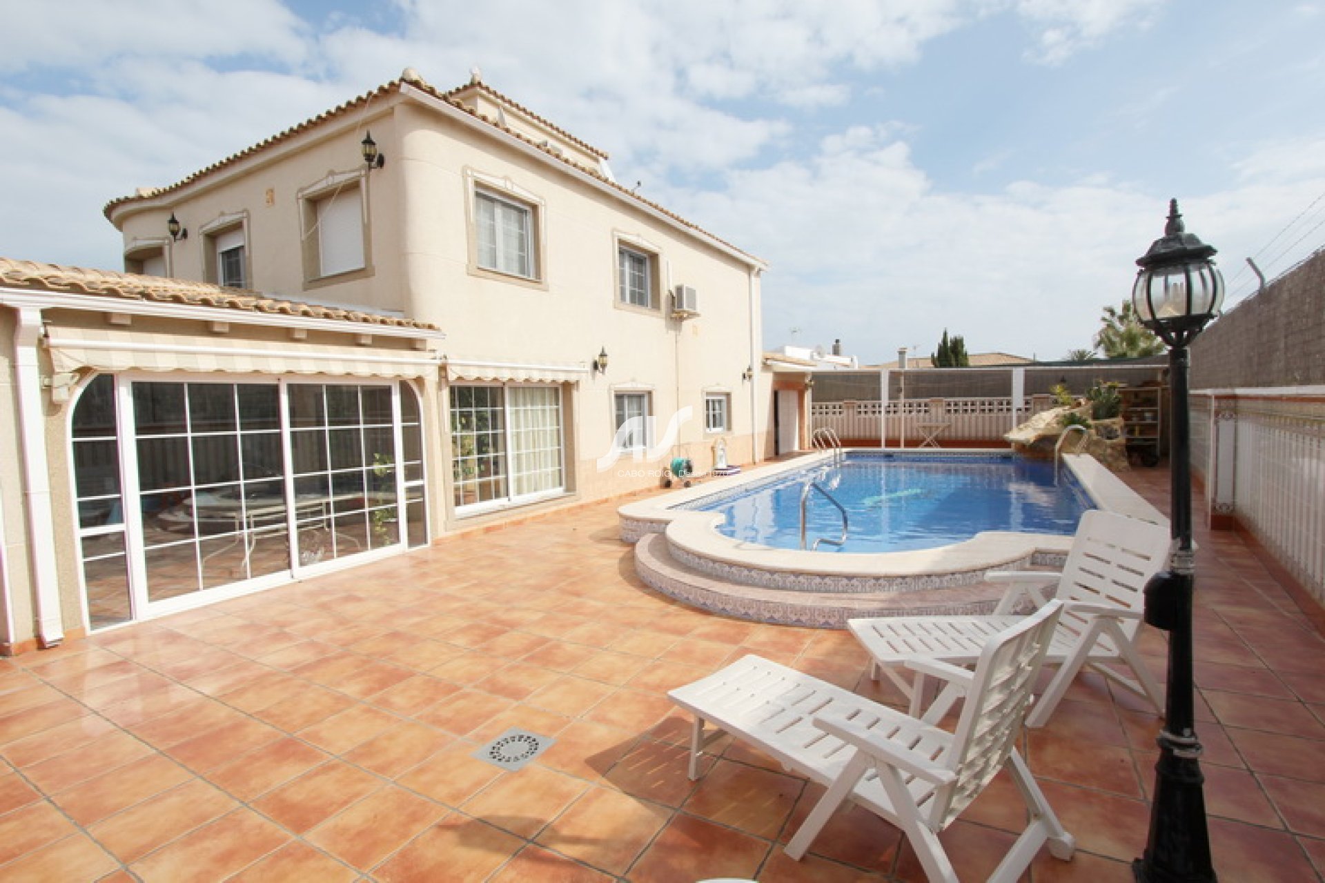 Resale - Villa - Torrevieja