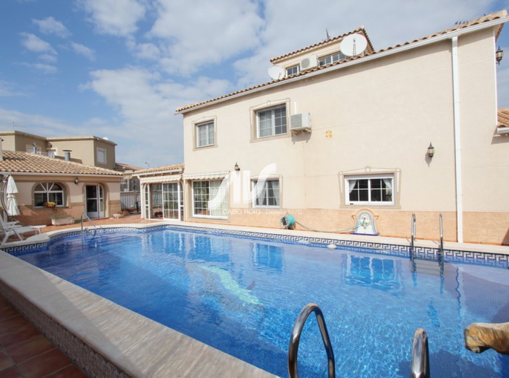 Resale - Villa - Torrevieja