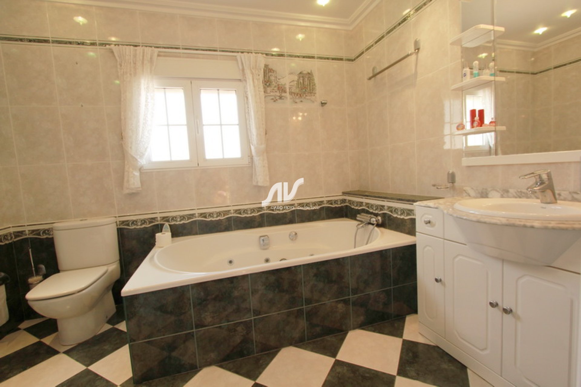 Resale - Villa - Torrevieja