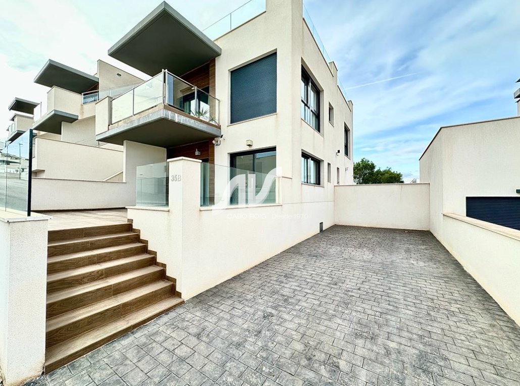 Reventa - Chalet - San Miguel de Salinas - Urb. Ciudad de las Comunicaciones
