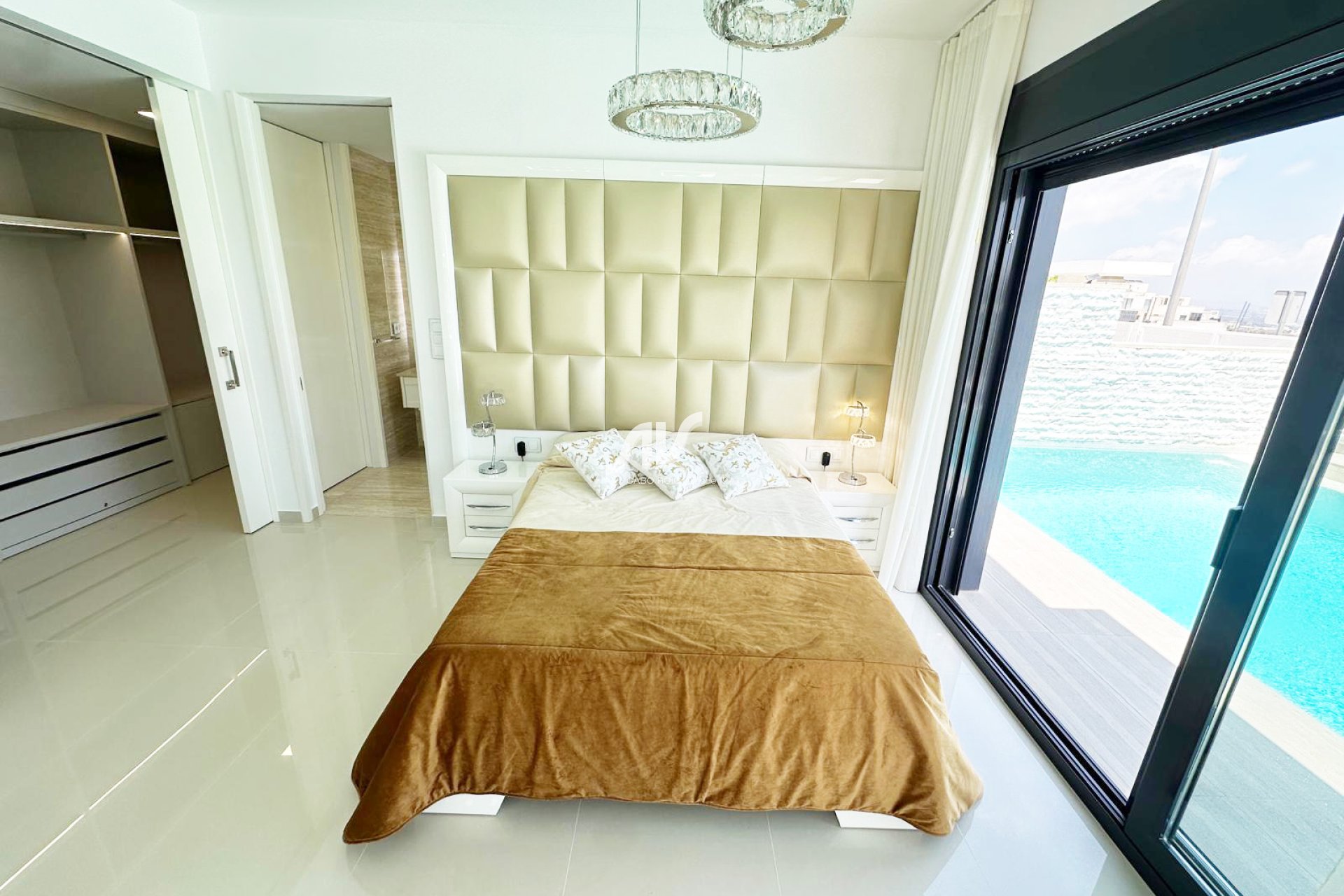 Reventa - Chalet - San Miguel de Salinas - Urb. Ciudad de las Comunicaciones