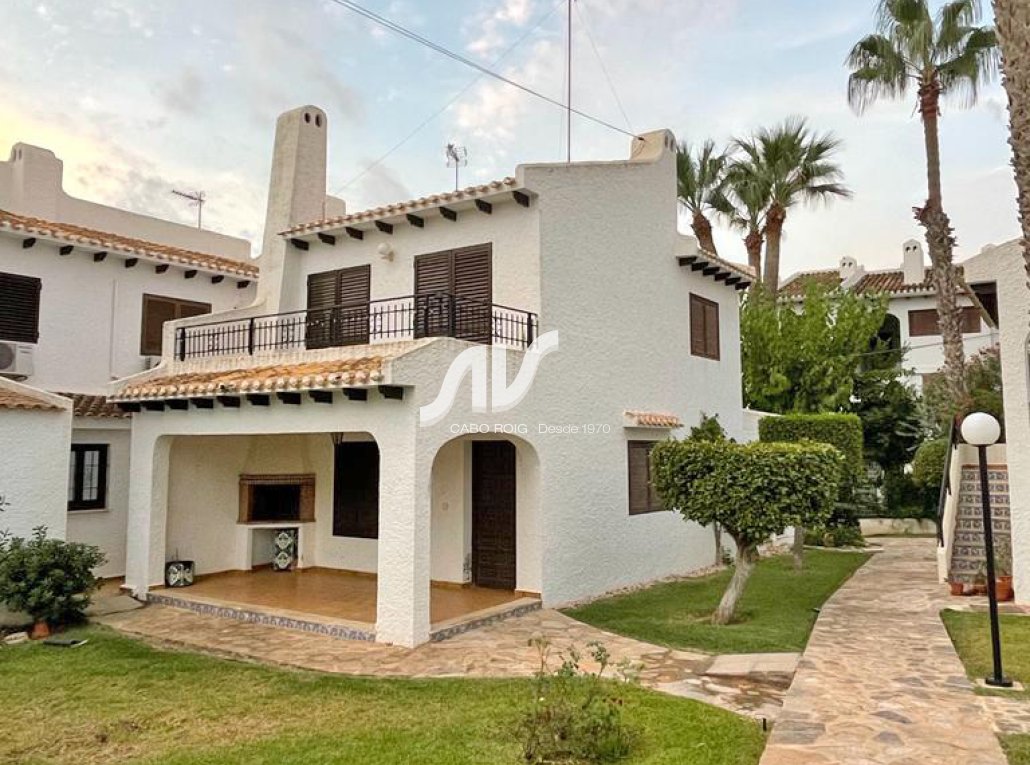 Til Salgs - Villa Semi - Orihuela Costa - Cabo Roig
