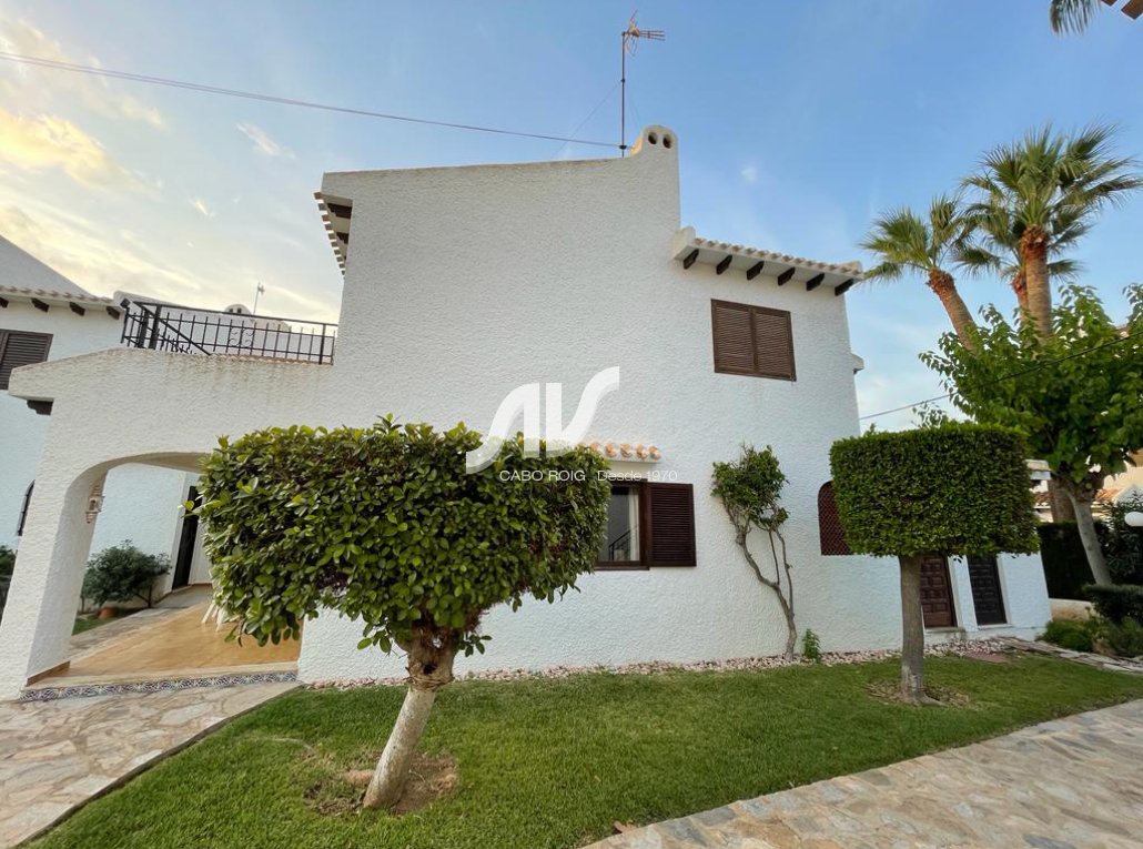 Til Salgs - Villa Semi - Orihuela Costa - Cabo Roig