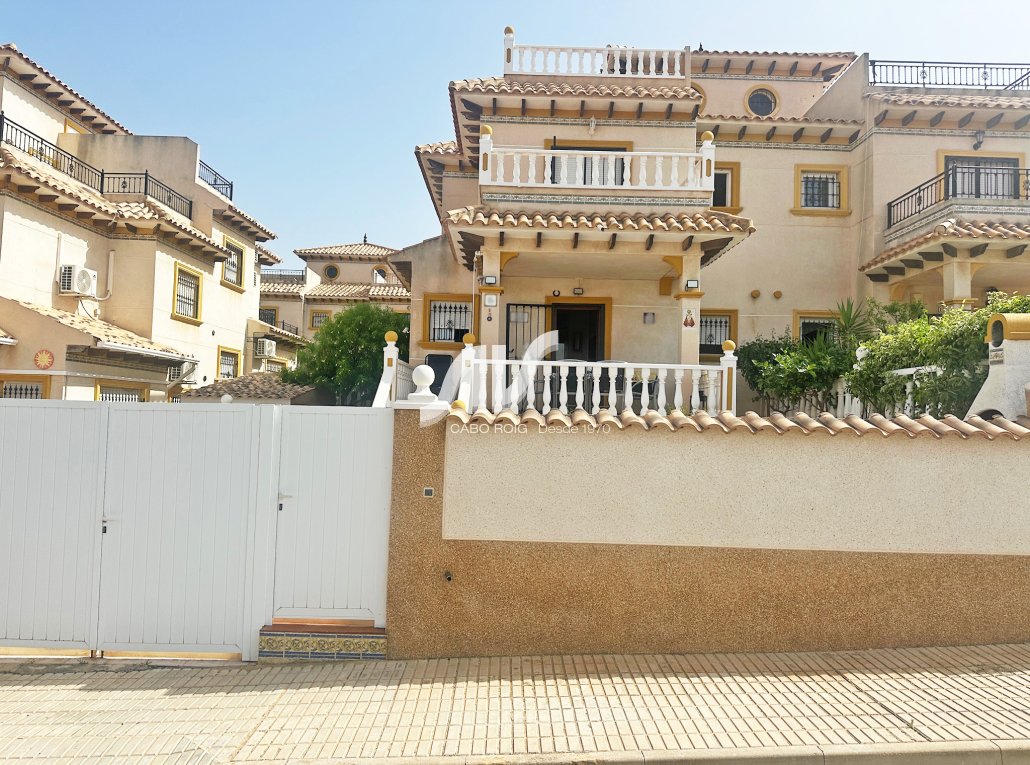 Til Salgs - Villa Semi - Orihuela Costa - La Zenia