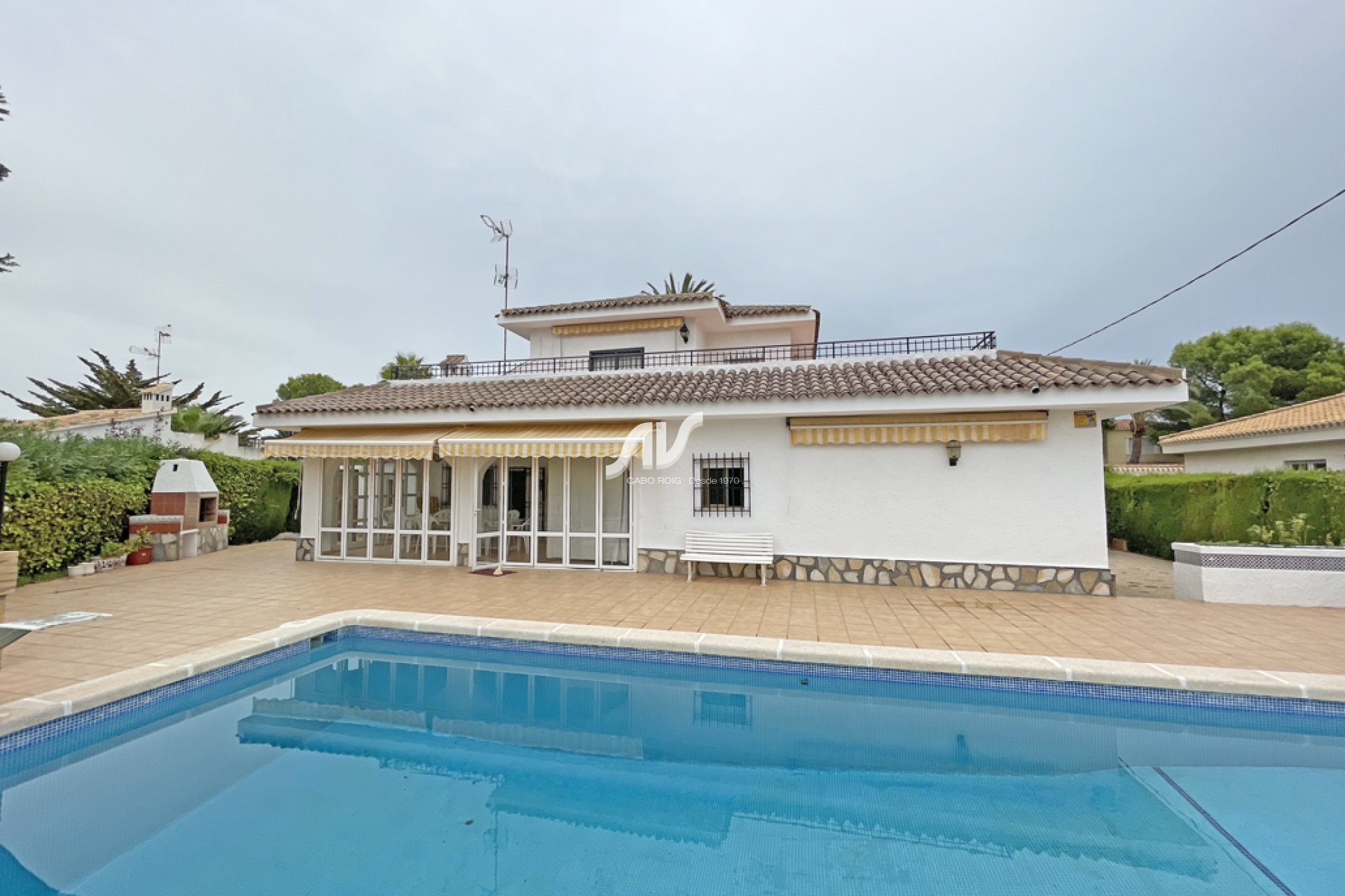 Villa con piscina en Cabo Roig junto a la playa