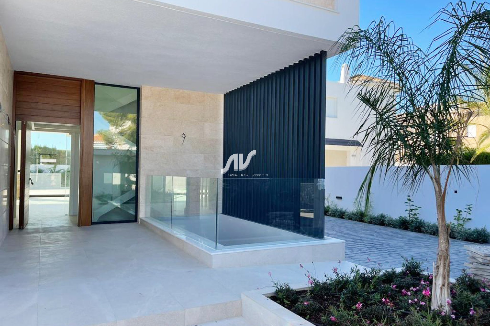 Villa de obra nueva de diseño en La Zenia junto a la playa
