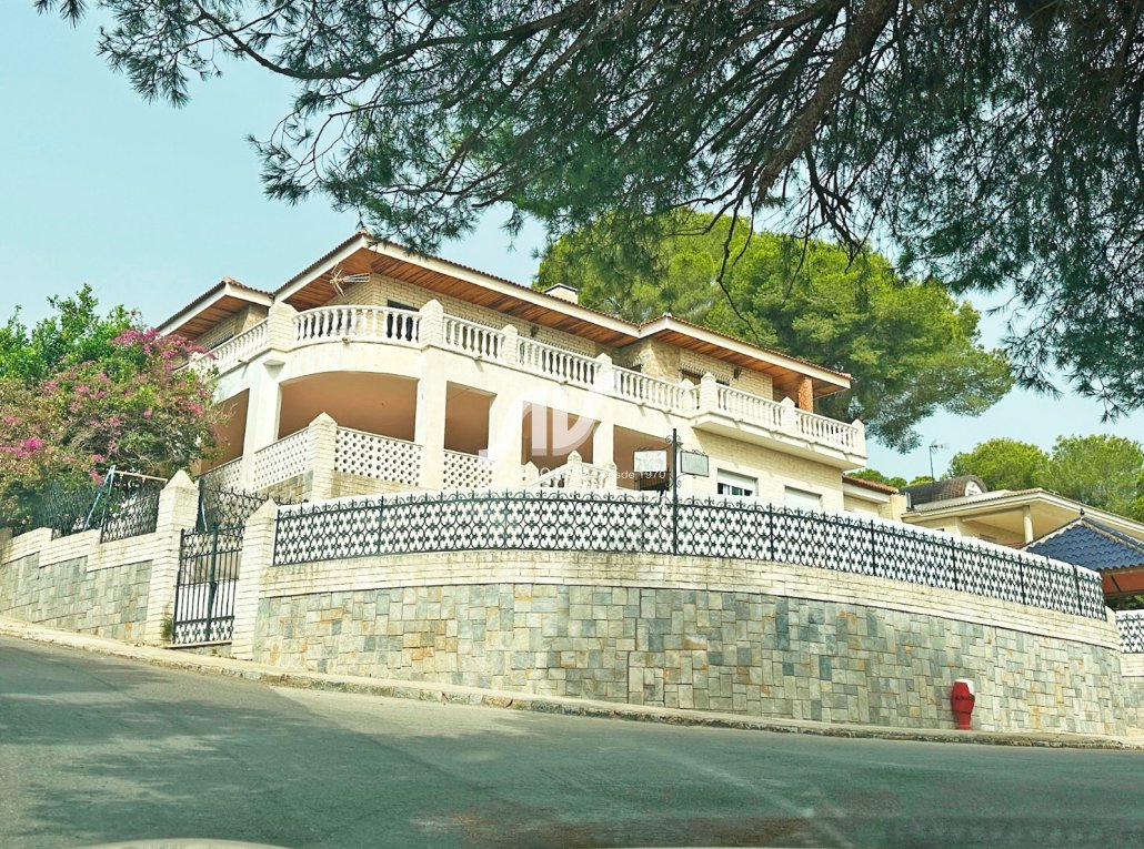 Villa for sale in Campoamor, Orihuela Costa 