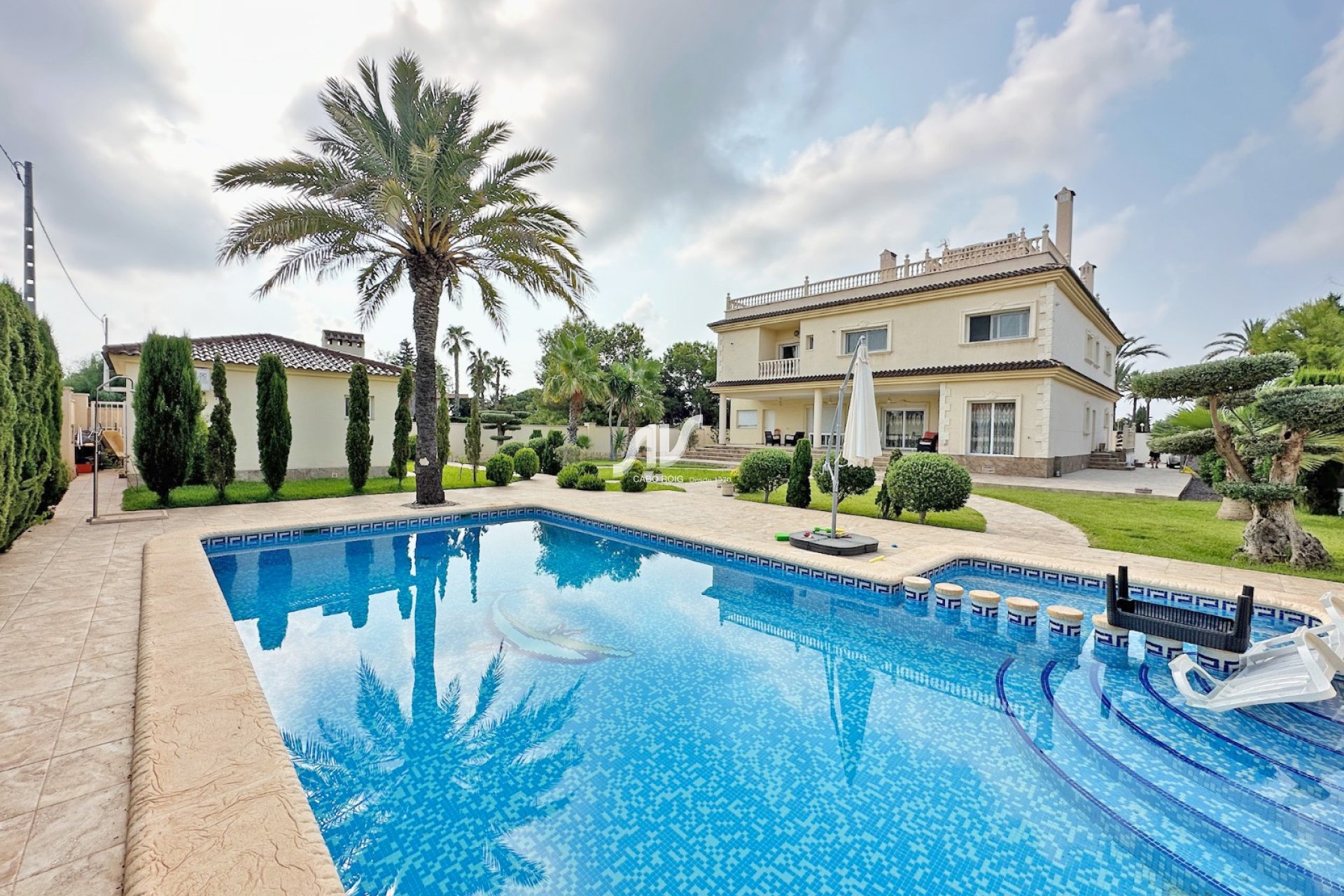 Villa in Cabo Roig next to La Caleta beach