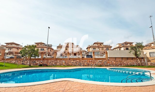 Villa Semi - Til Salgs - Orihuela Costa - La Zenia