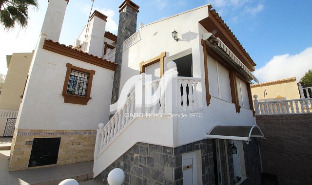 Villa - Weiterverkauf - Orihuela Costa - Cabo Roig