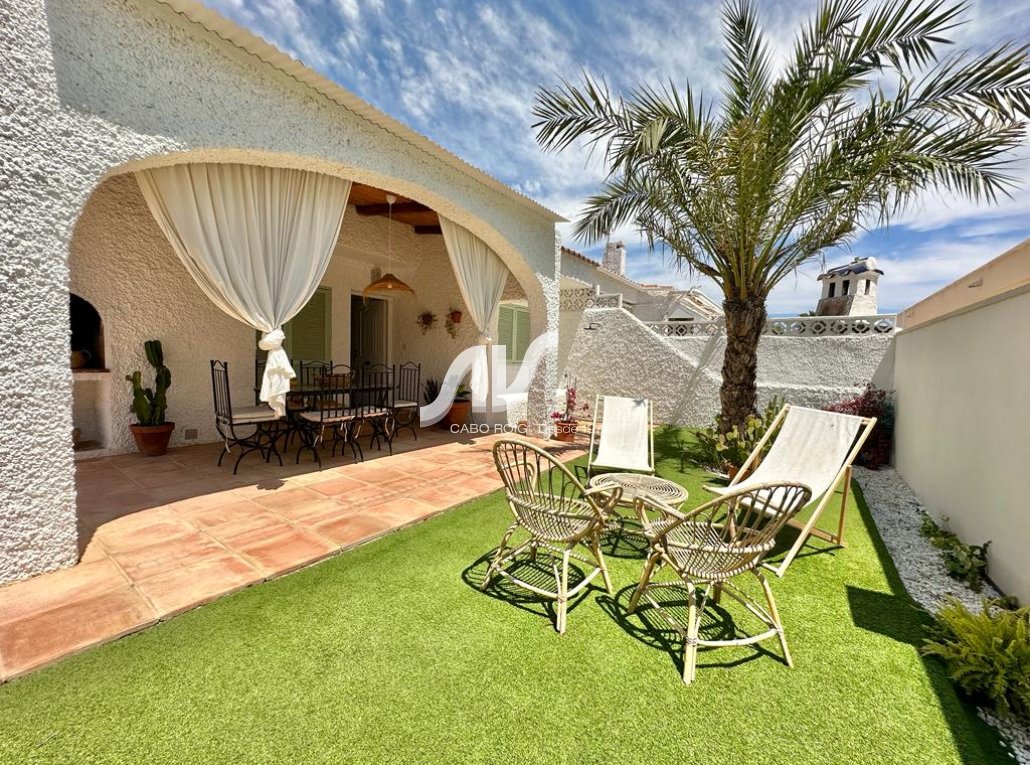 Weiterverkauf - Villa - Orihuela Costa - Campoamor