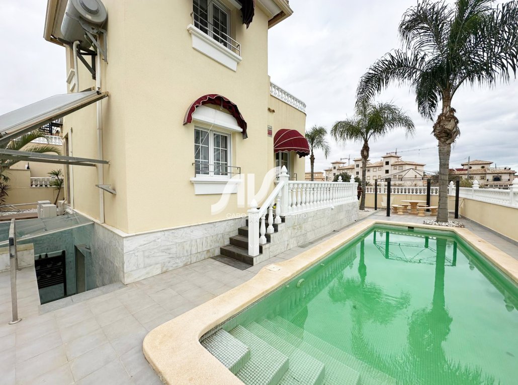 Weiterverkauf - Villa - Orihuela Costa - La Zenia II