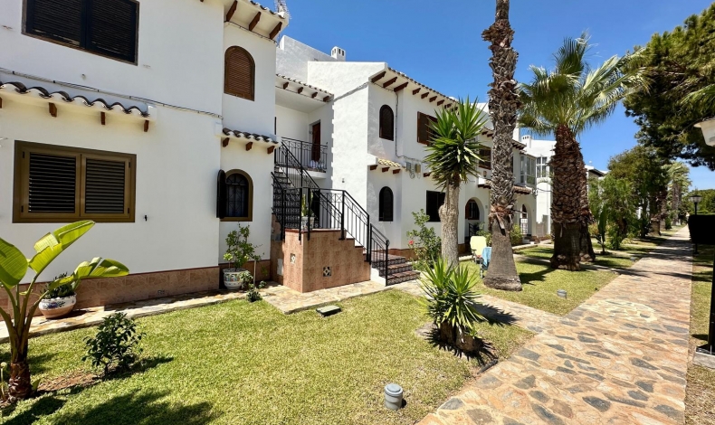 bungalow en residencial El Cid de Cabo Roig junto a la playa La Caleta